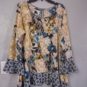 Figueroa flowers blouse for women size L excellent condition beautiful Blouse.